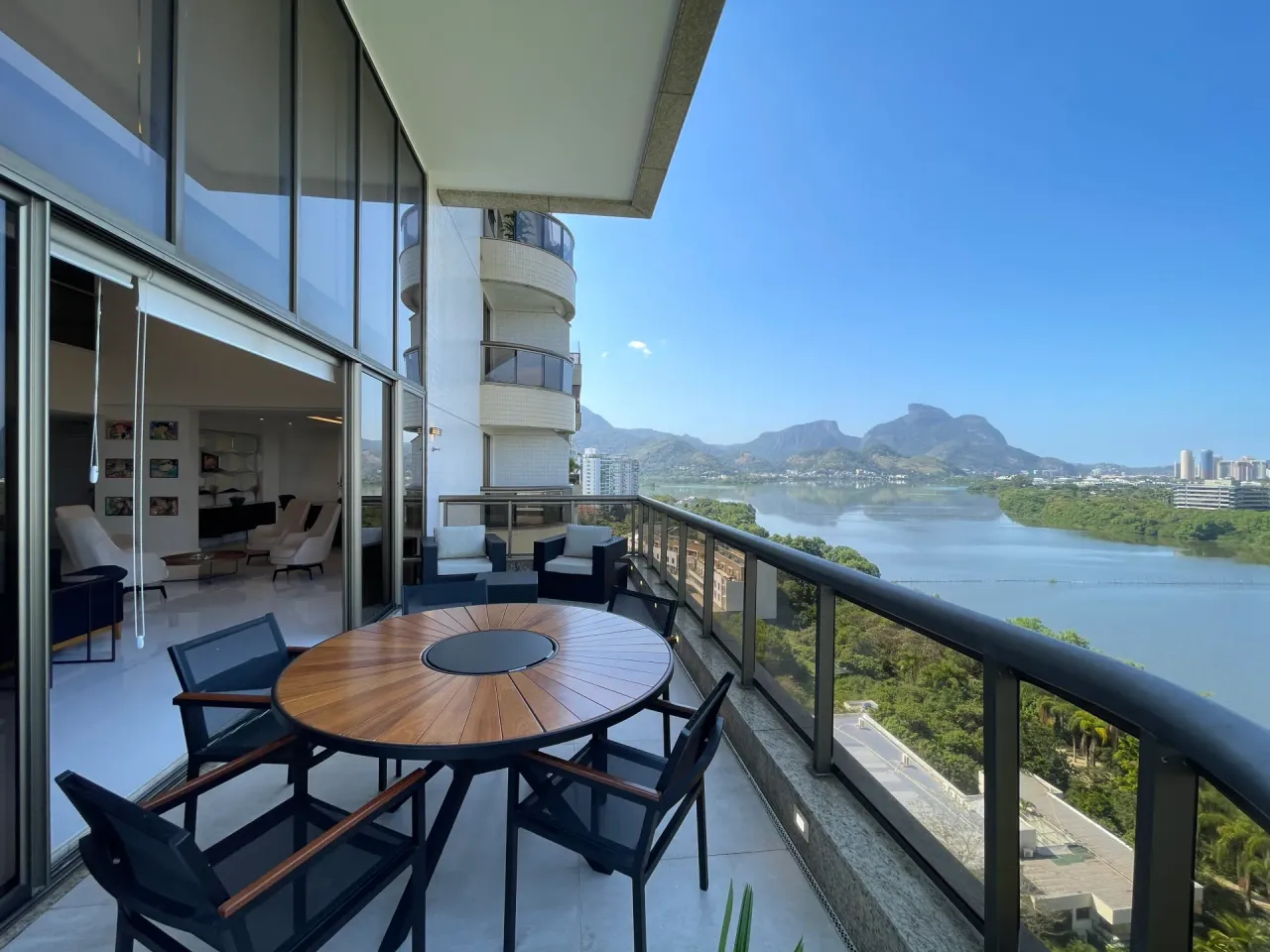 Apartamento de 4 dormitorios con balcón acristalado y 267 m² — photo 2