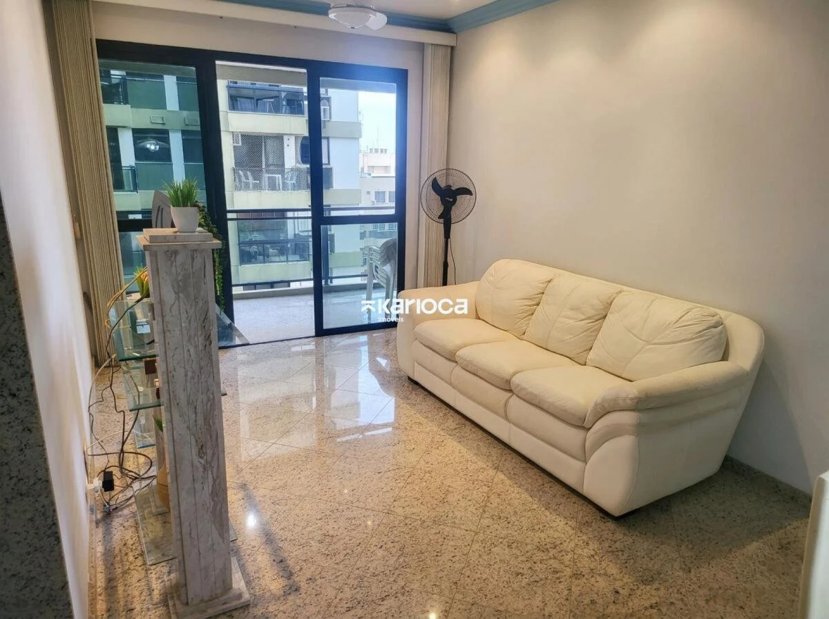 Glass-enclosed balcony in a one-bedroom apartment, 52 m² — photo 7