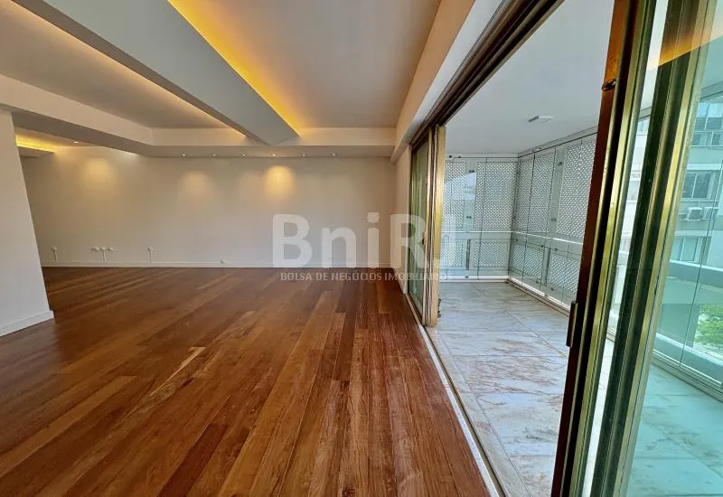 Apartamento de 180 m² com varanda fechada e fogão a gás — photo 8
