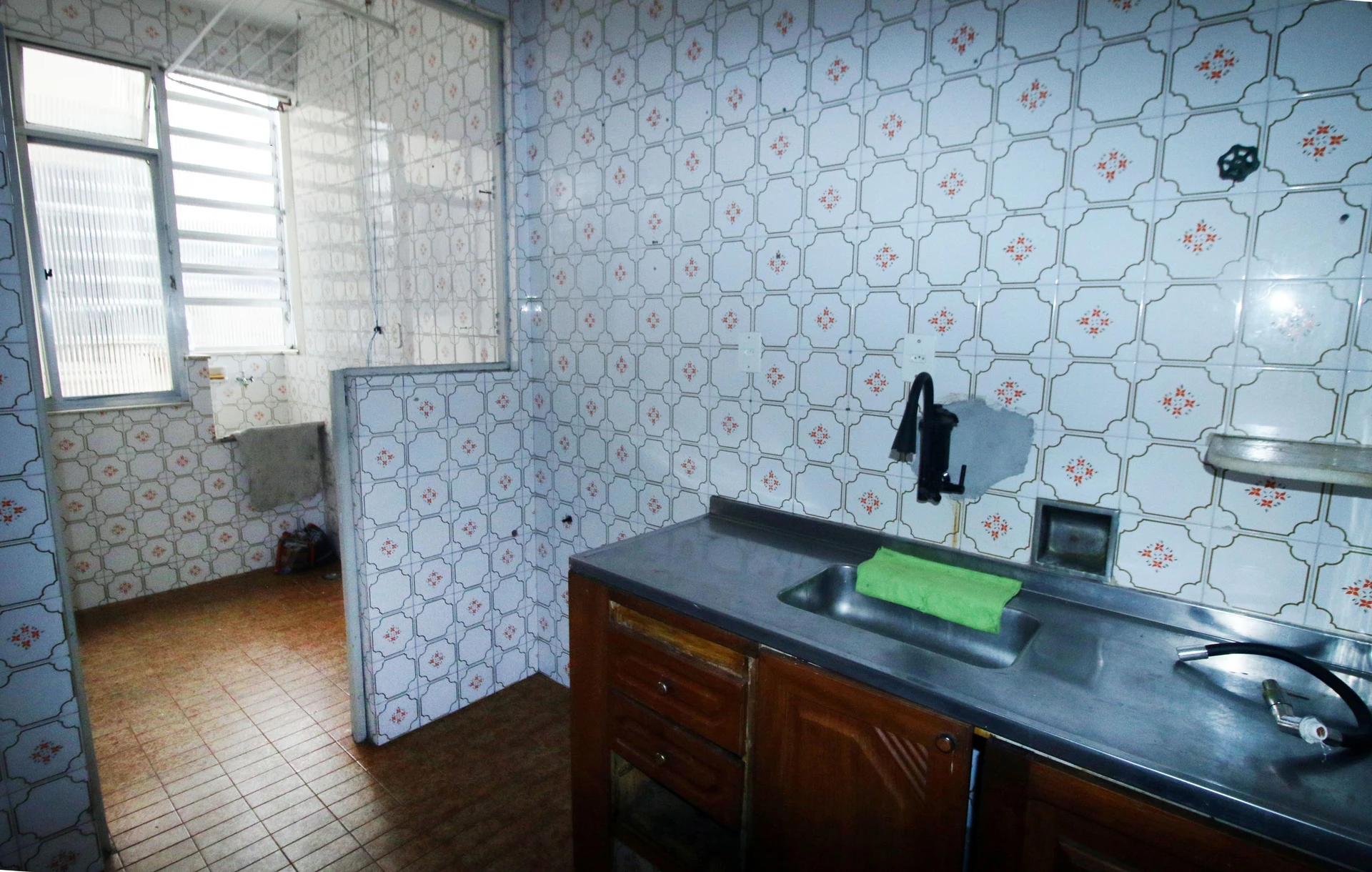 Wood or laminate floors in a 2-bedroom apartment, 63 m² — photo 2