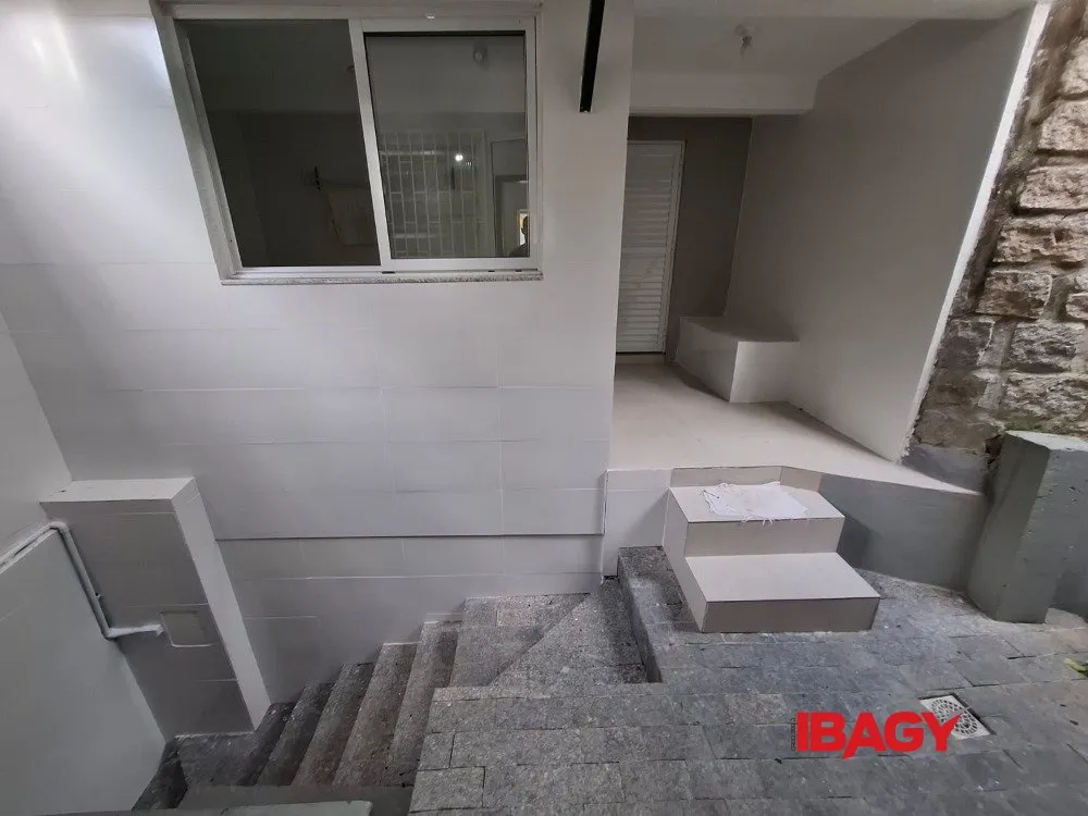 3-bedroom house with 1 bathroom and a gas kitchen — photo 21