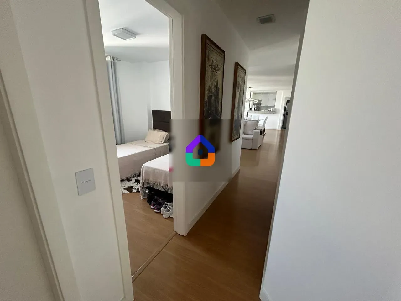 Apartamento com 4 quartos e varanda fechada de vidro — photo 22