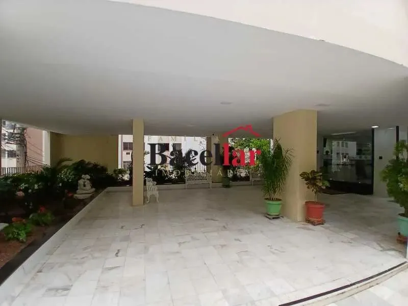 Furnished apartment with 2 bedrooms and 1 glass shower — photo 20
