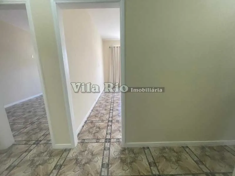 Apartamento sem mobília com 3 quartos e banheiro com box de vidro — photo 6