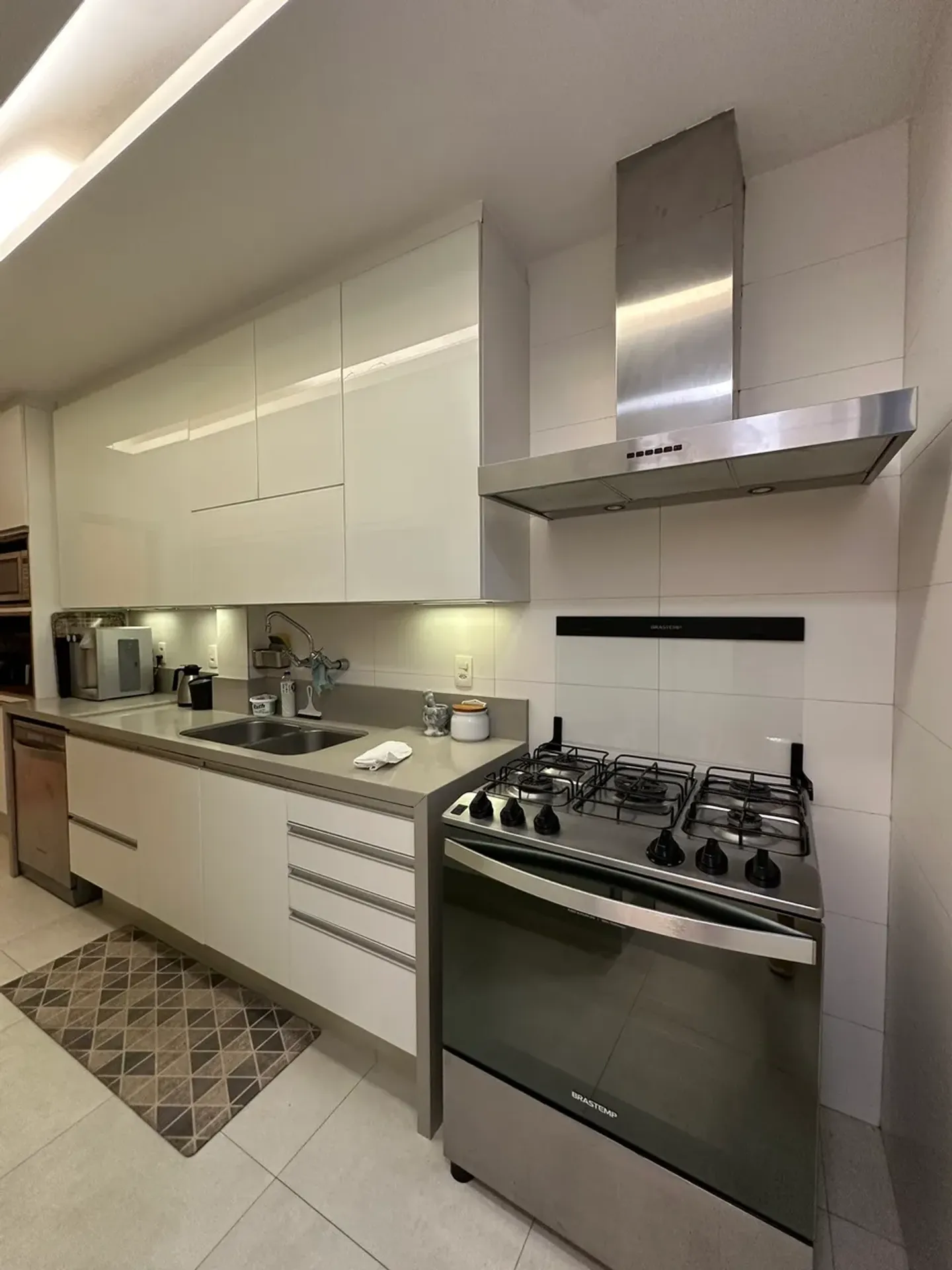Furnished apartment with 3 bedrooms and 3 bathrooms — photo 14