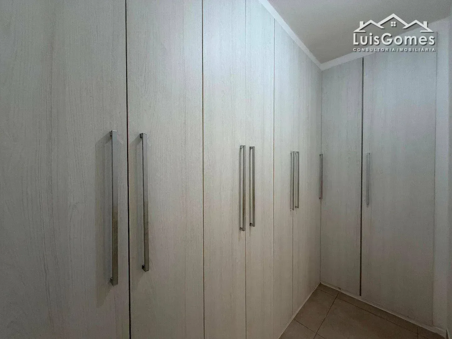 Unfurnished house with 5 bedrooms and 5 bathrooms — photo 24