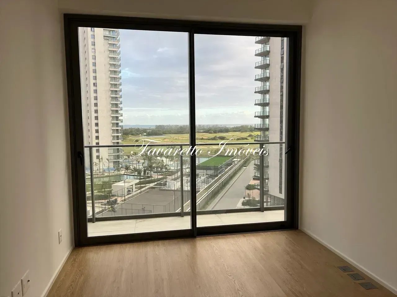 Apartment with 4 suites and a closed-off kitchen — photo 5