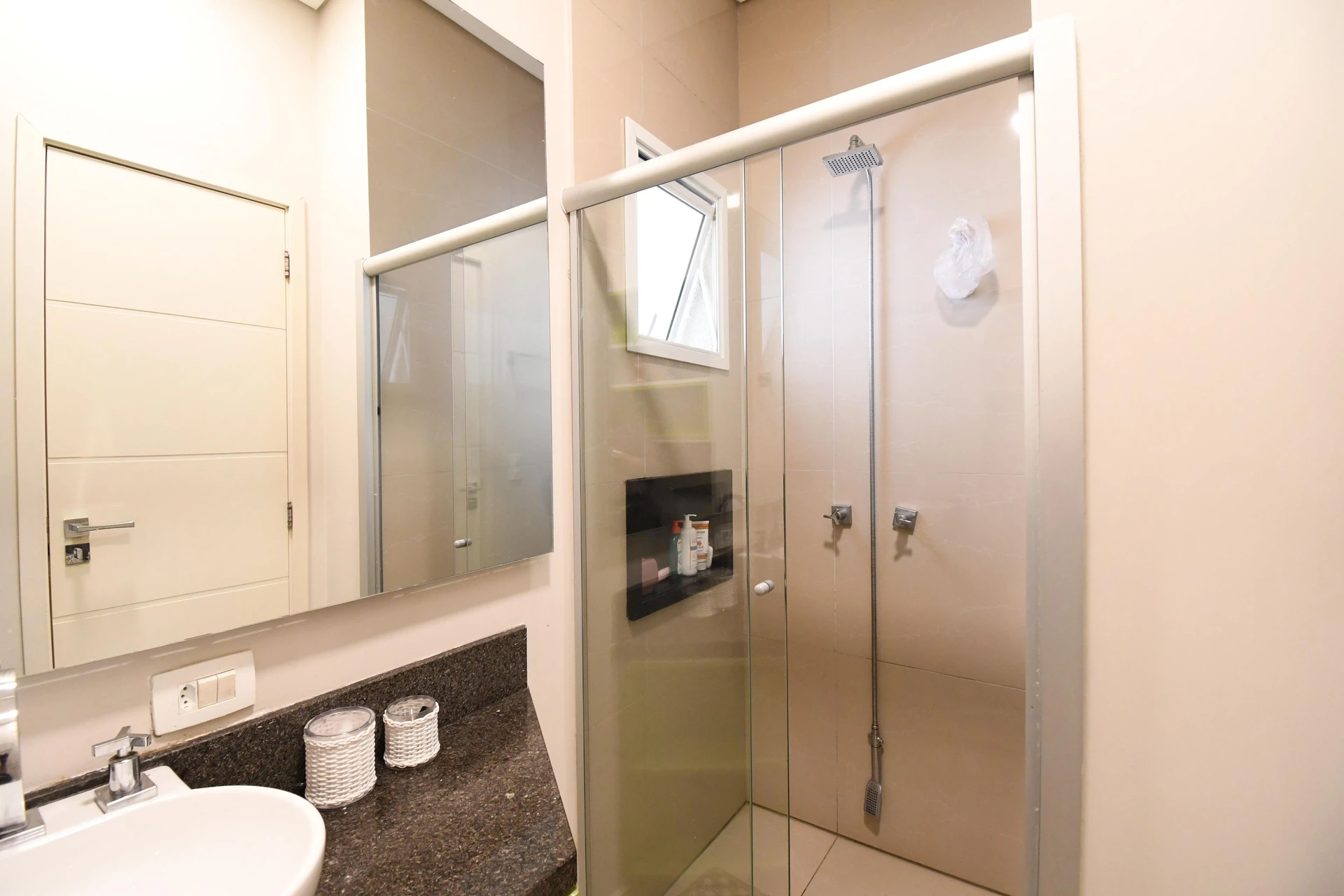 4-bedroom apartment with a dishwasher in Curitiba — photo 44