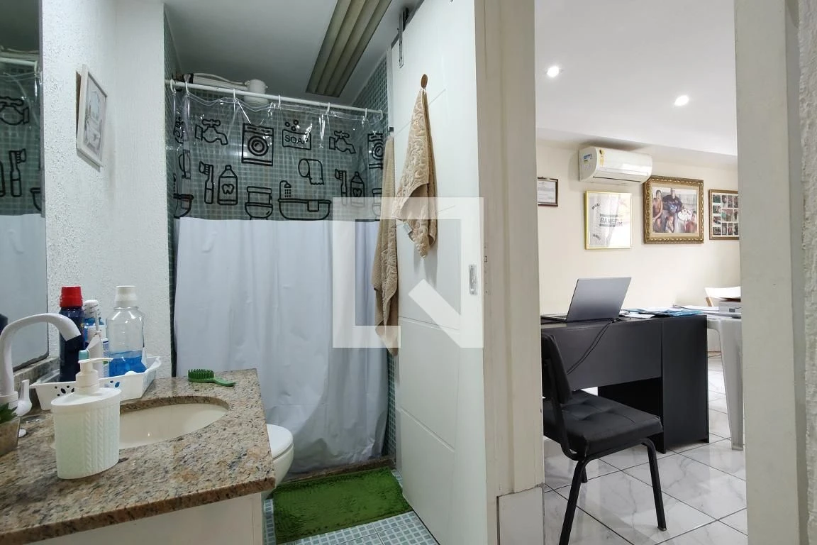 Glass-enclosed balcony in a 3-bedroom apartment, 155 m² — photo 67