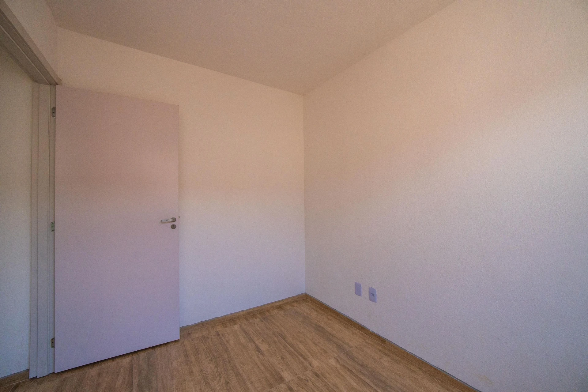 2-bedroom apartment with wood or laminate floors in Curitiba — photo 25