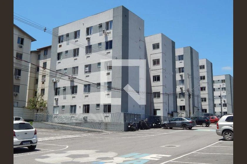 2-bedroom apartment in a building with a pool — photo 10