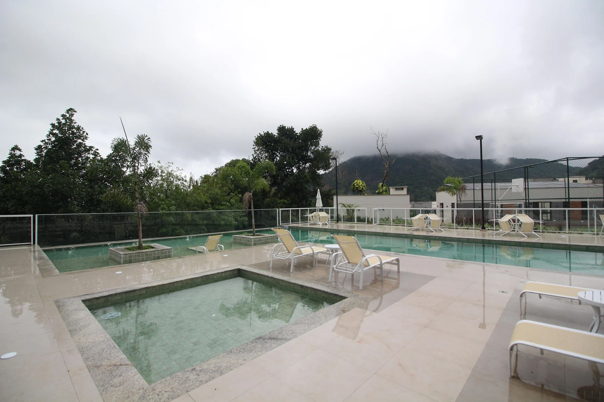 Unfurnished 2-bedroom apartment with balcony and private garden — photo 18