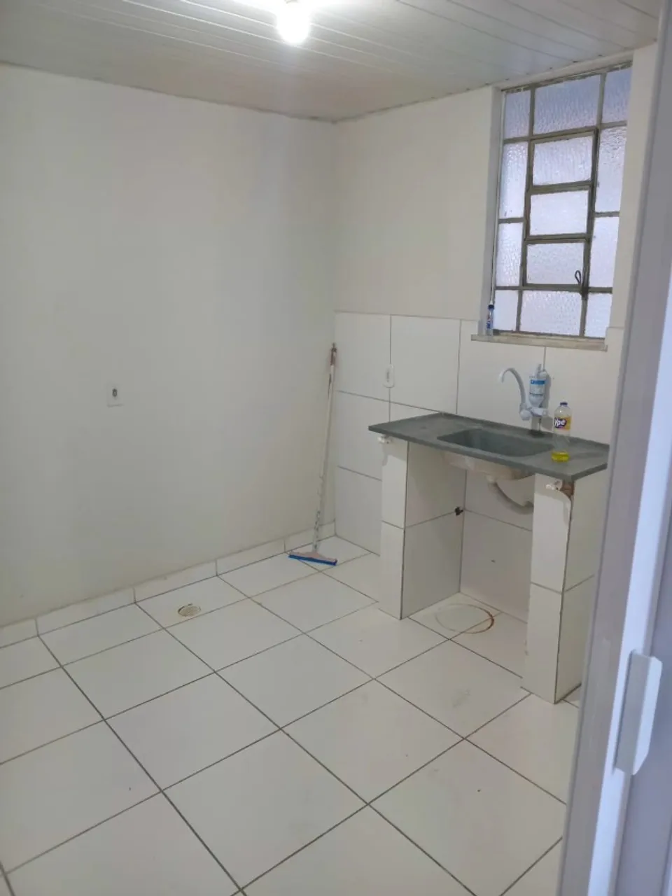 House with a closed kitchen and a gas stove — photo 2