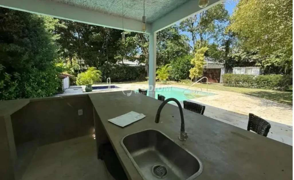 Casa com 6 quartos e 990 m² com varanda e churrasqueira — photo 16