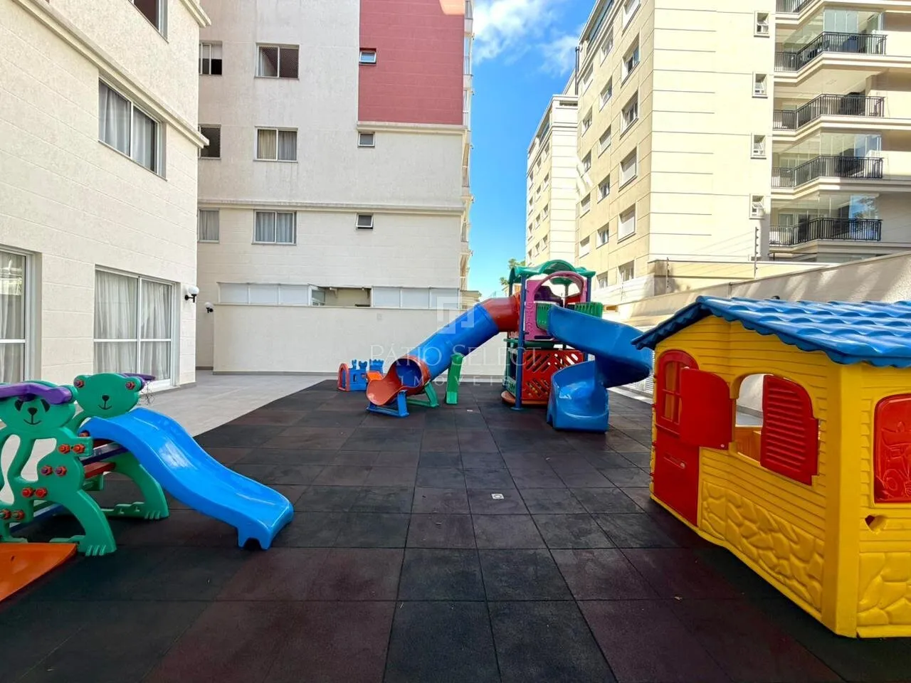 3-bedroom apartment with a washing machine in Curitiba — photo 26