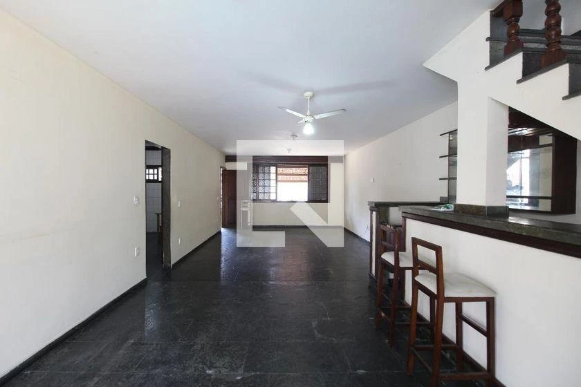 265 m² house with a home office and a bathtub — photo 3