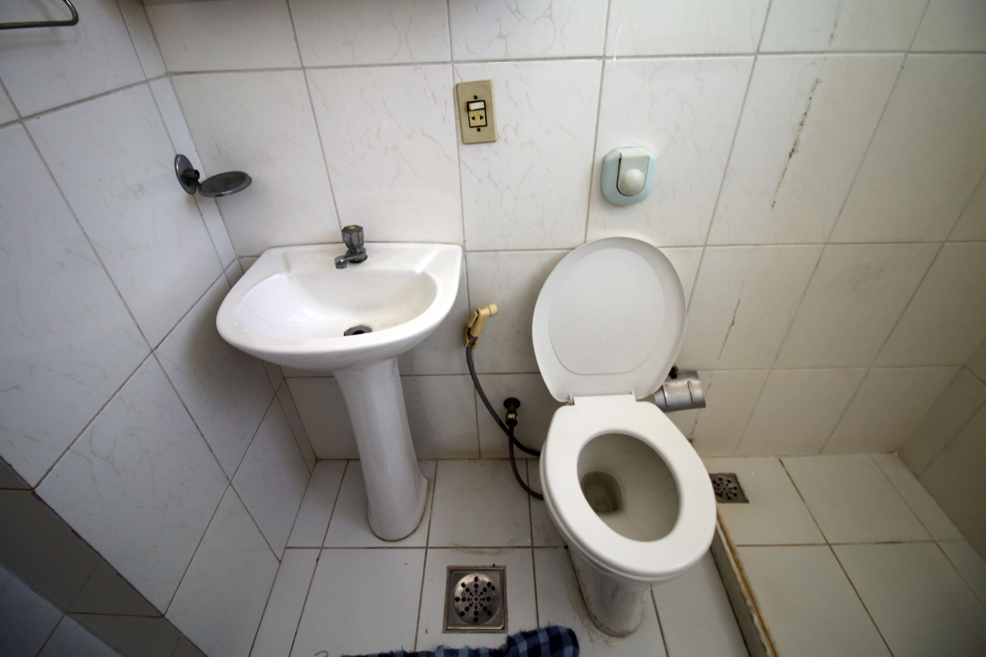 2-bedroom apartment with 1 bathroom and no parking — photo 4