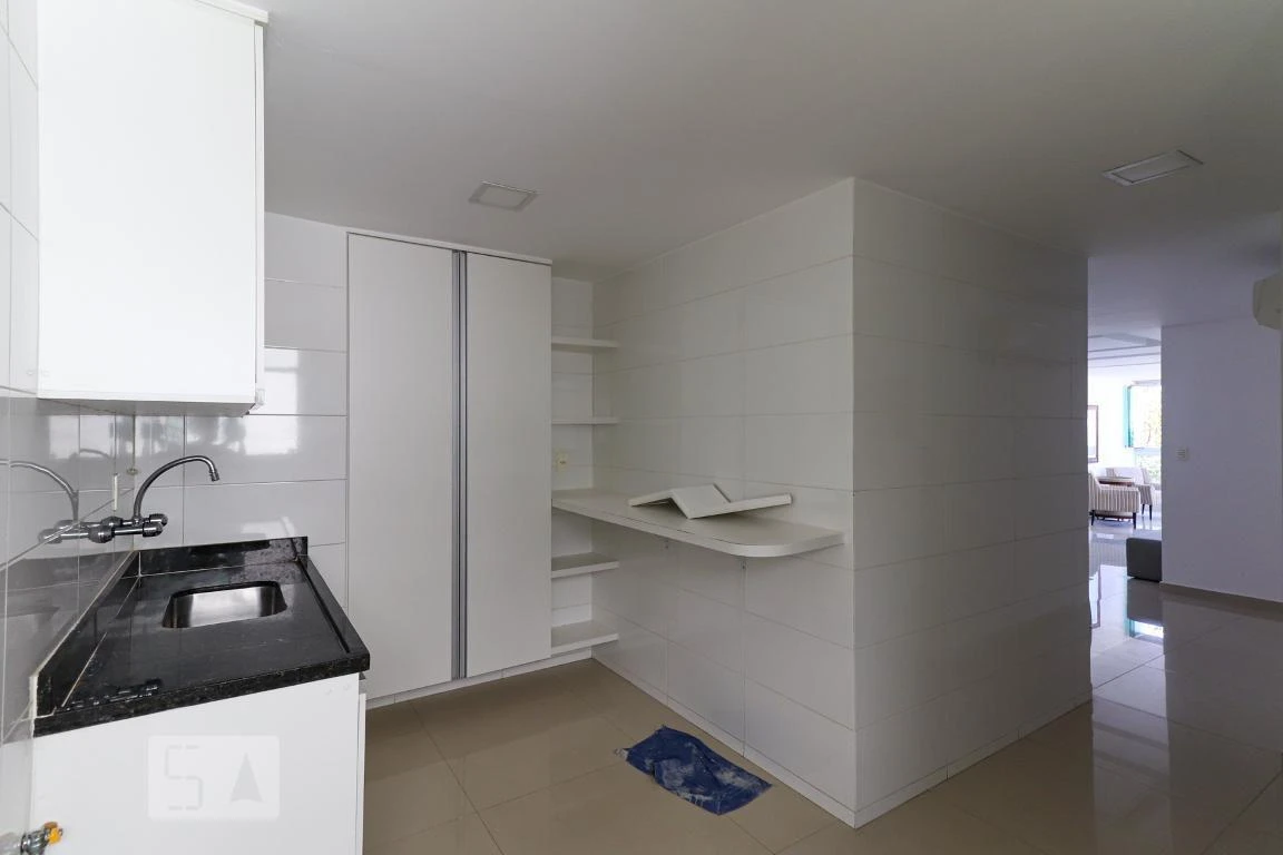 Rental apartment with 3 bedrooms and 1 en-suite bath — photo 32