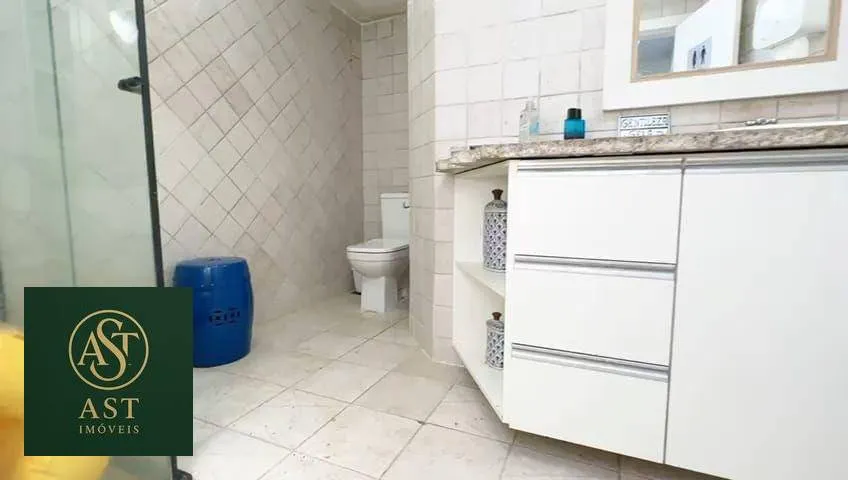 686 m² house with floor-to-ceiling windows and a bathtub — photo 73