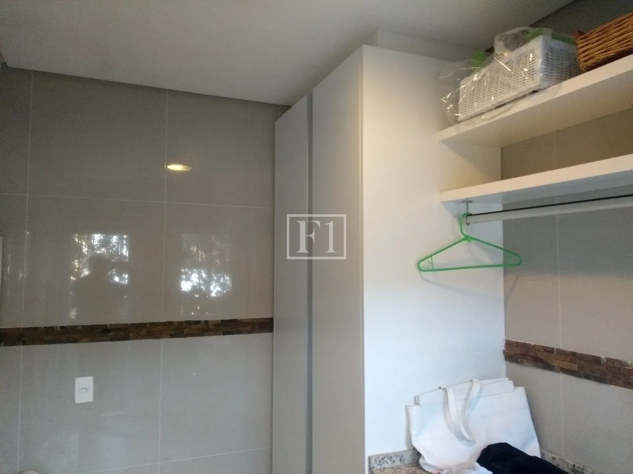 Furnished house, 450 m², with floor-to-ceiling windows — photo 27