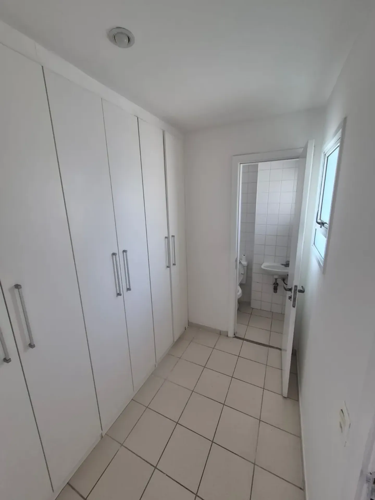 3-bedroom apartment with a walk-in closet — photo 9