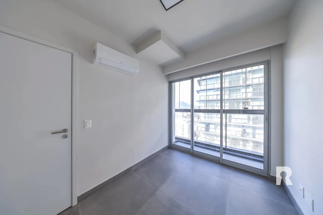 2-bedroom apartment with open-plan kitchen — photo 13