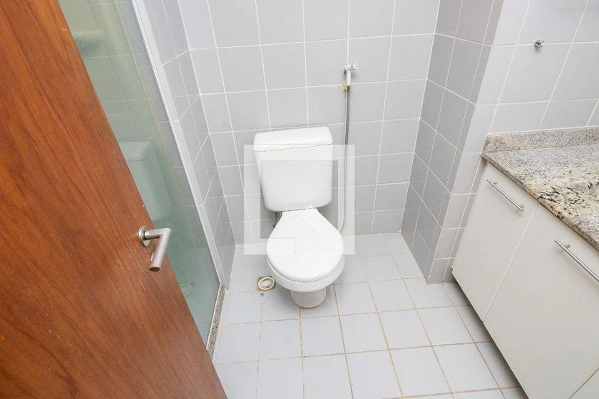 2-bedroom apartment in a building with a gym — photo 10