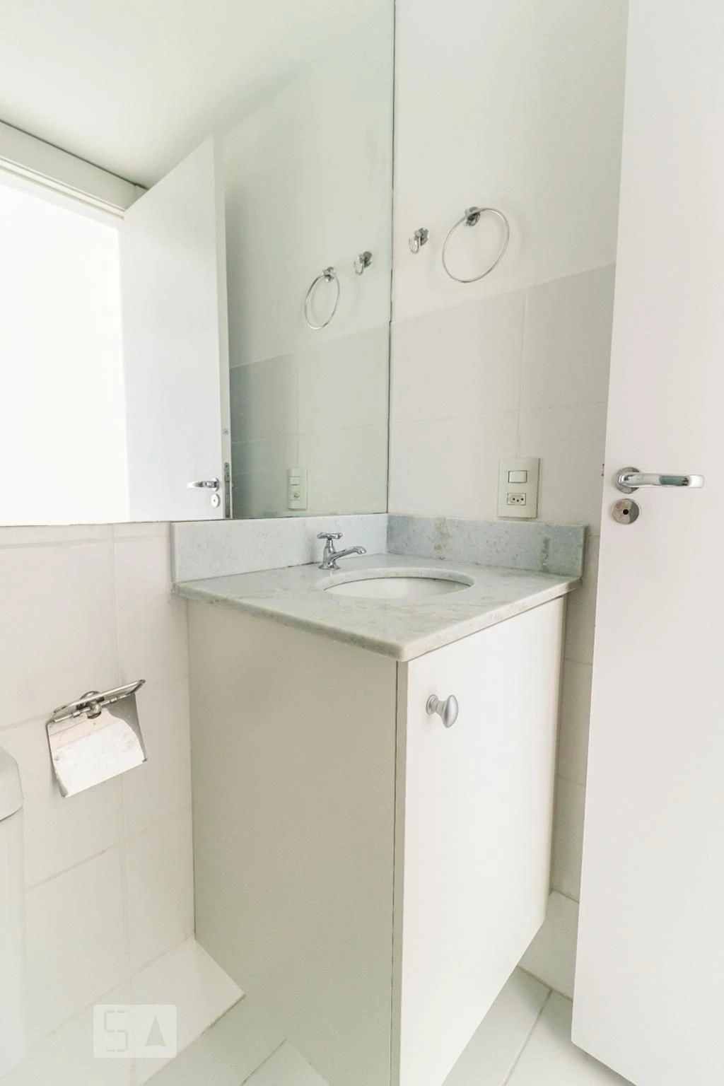 Unfurnished 3-bedroom apartment with balcony — photo 56