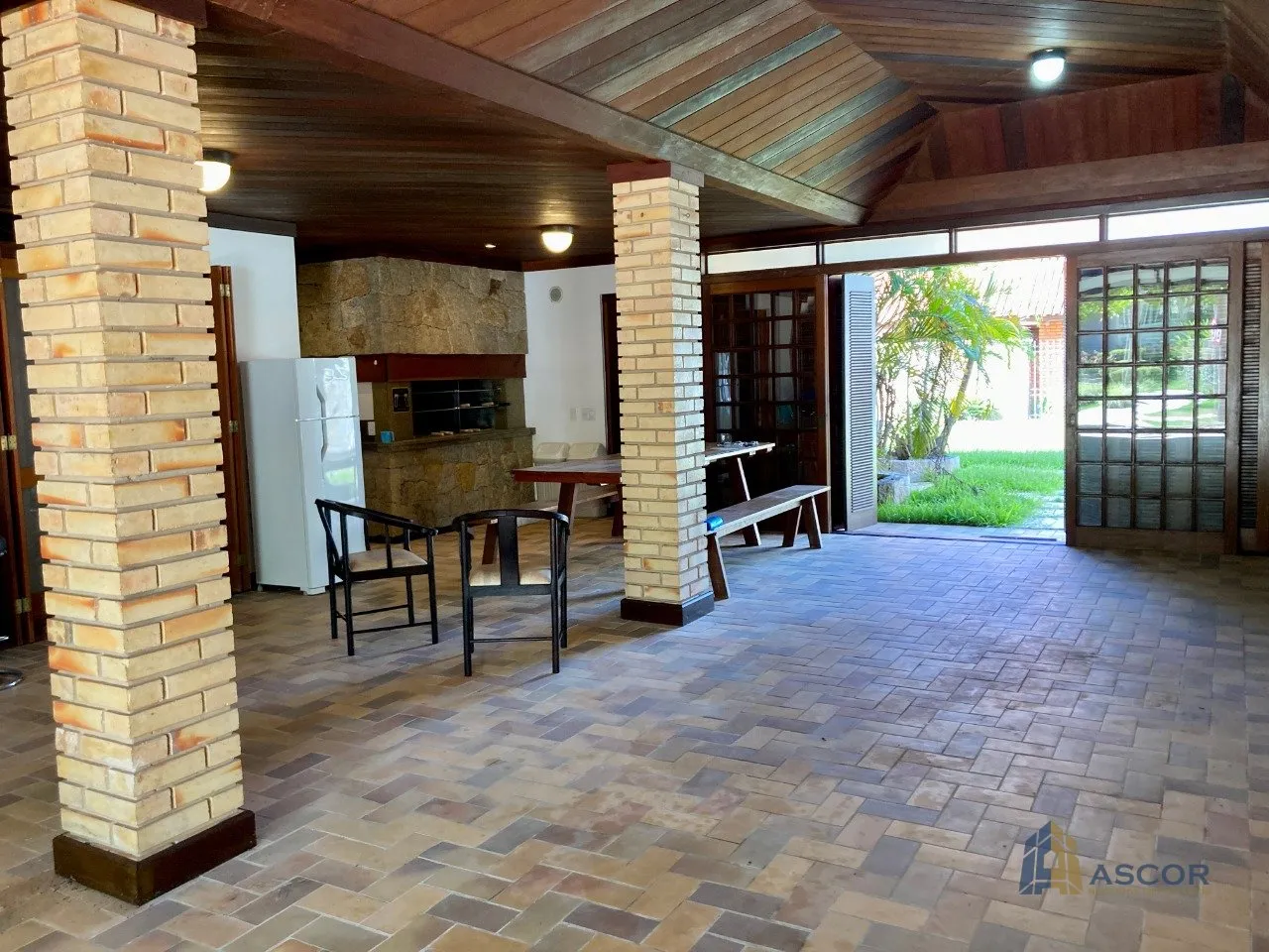 Мебльований будинок: 4 спальні з власними ваннами 600 м² — photo 24