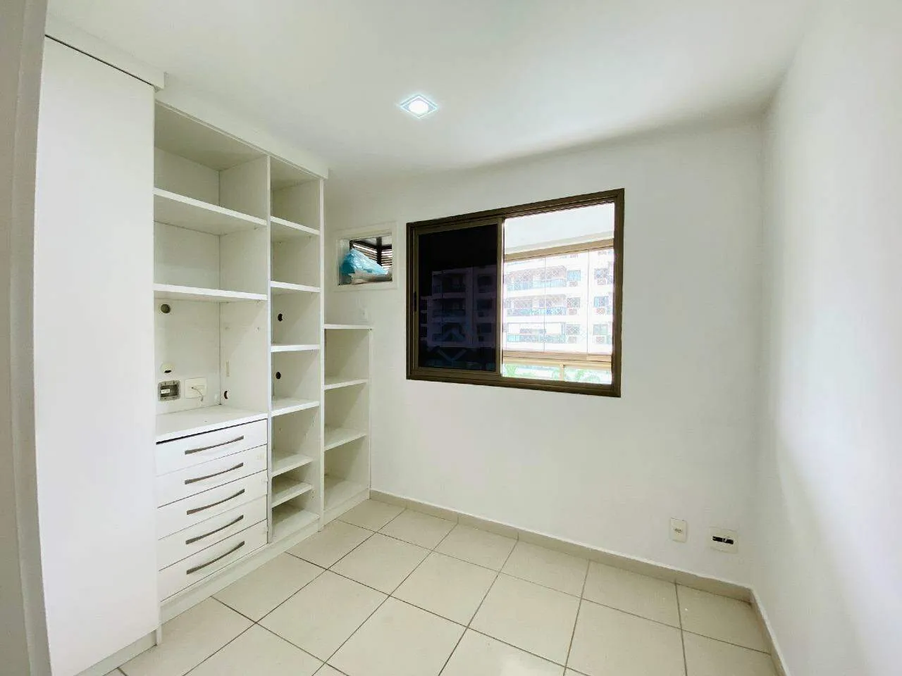 Unfurnished 2-bedroom apartment with 2 bathrooms — photo 8