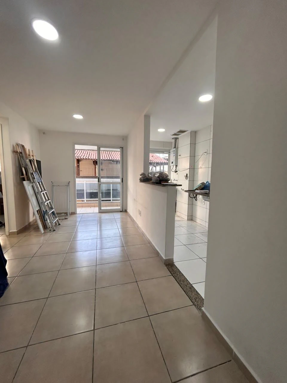 Собственный бассейн и 2 спальни: квартира 50 м²