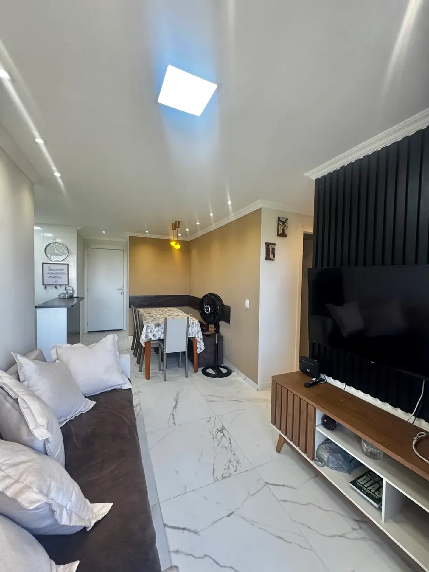 Furnished apartment with a balcony and 2 bedrooms — photo 15
