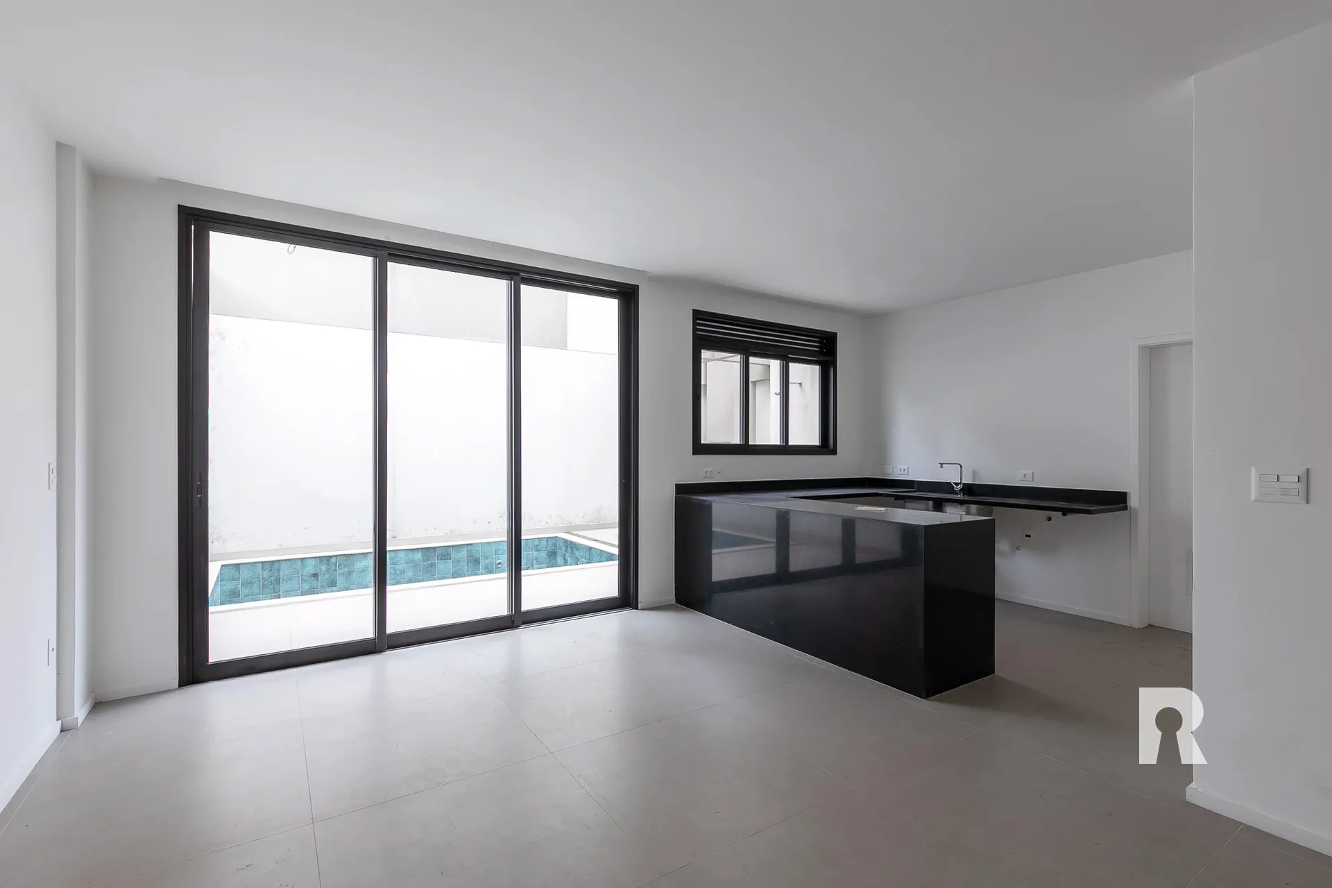 4-bedroom house, all with their own bathrooms, 337 m² — photo 2
