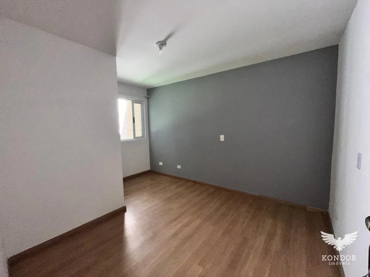 Wood or laminate floors in a 3-bedroom house, 90 m² — photo 11