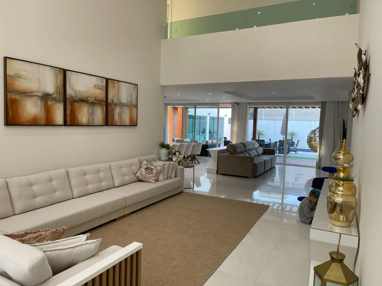 House for rent with 5 bedrooms and an open-plan kitchen