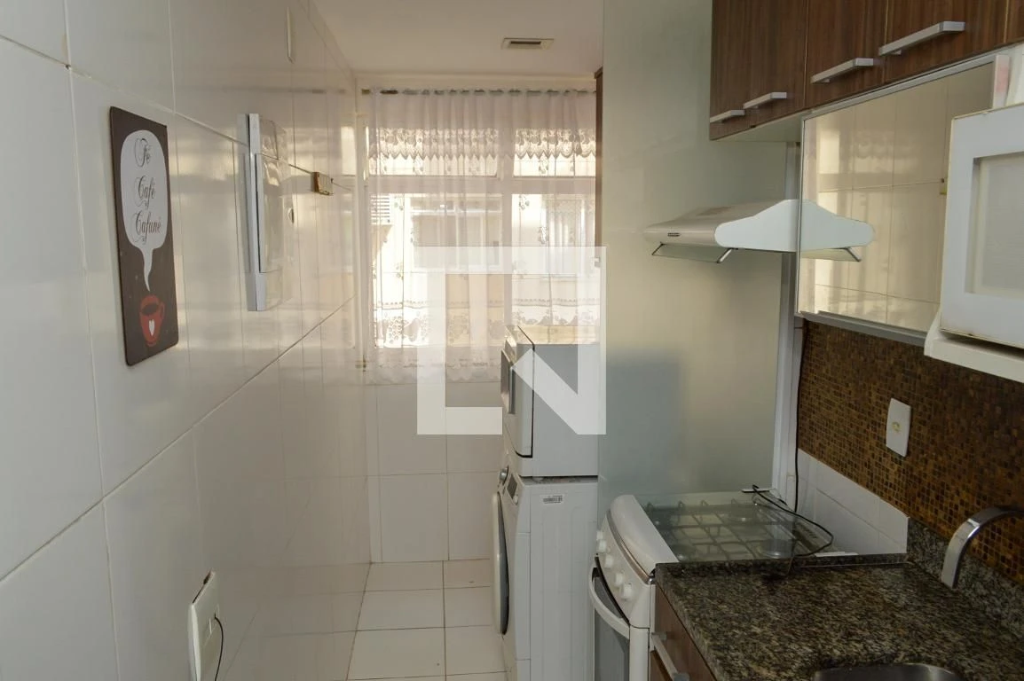 Floor-to-ceiling windows in a 2-bedroom apartment, 60 m² — photo 13