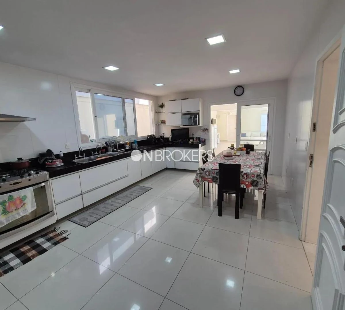 Casa amueblada con 4 suites y 600 m² y 3 plazas — photo 23