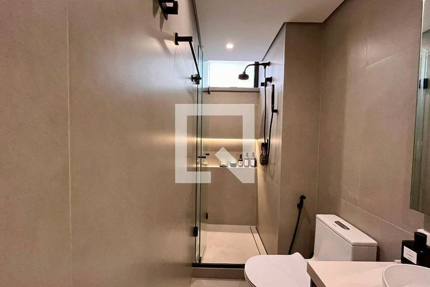 Apartamento de 150 m² com closet e janelas do piso ao teto — photo 32