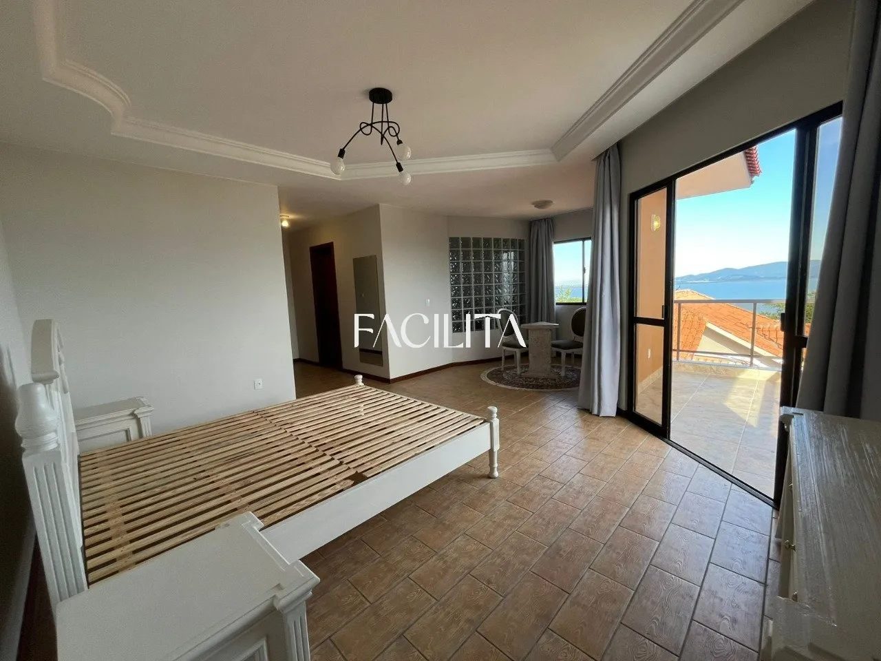 Furnished 456 m² house with 3 en-suite bedrooms and pool — photo 24
