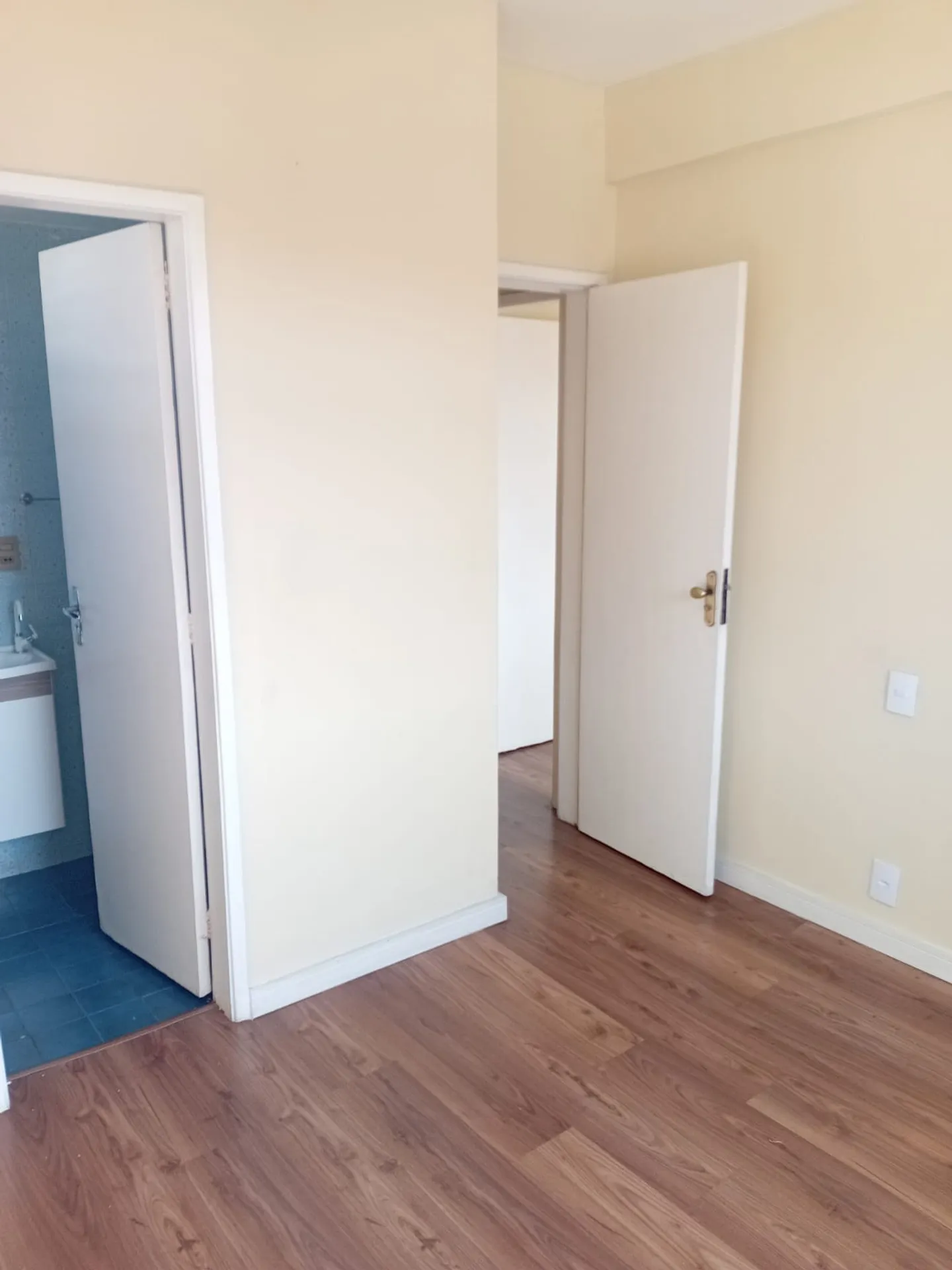Apartment, 71 m², with wood or laminate floors — photo 14