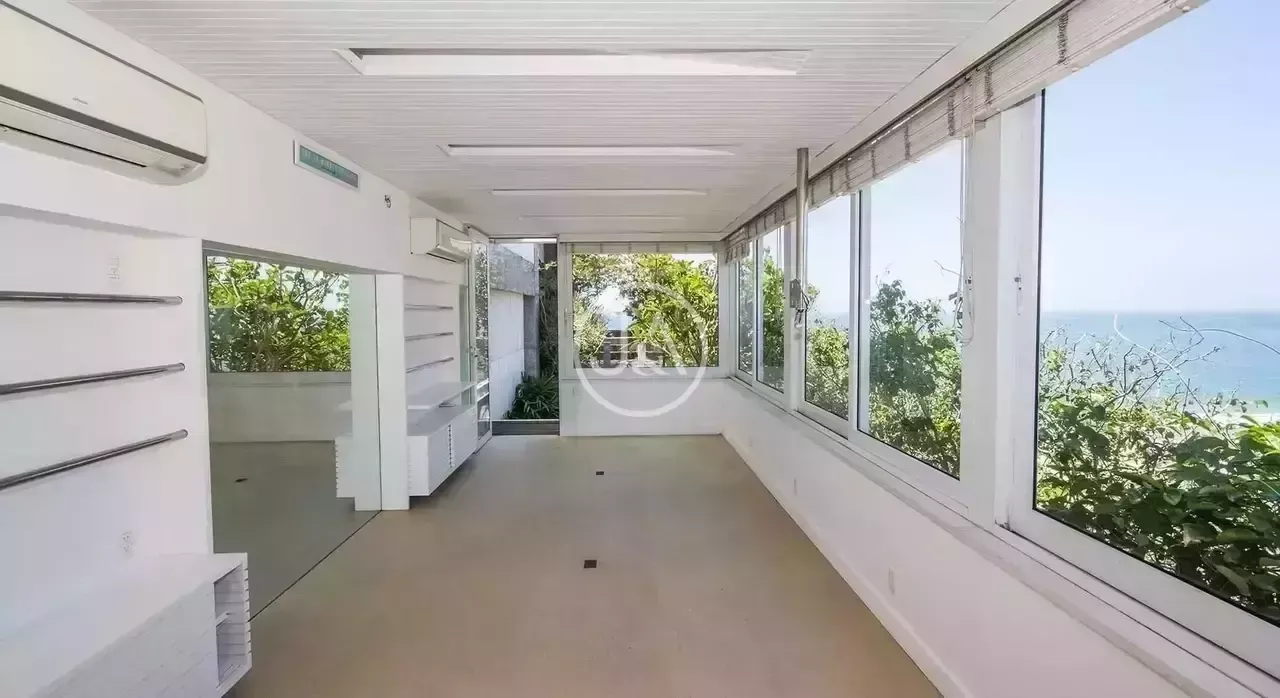Water view in a 4-bedroom apartment, 838 m² — photo 17