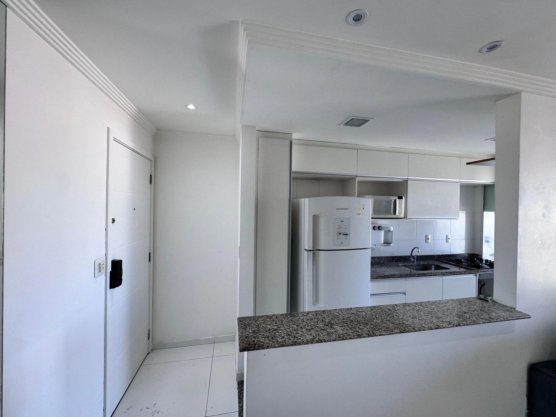 3-bedroom apartment with a grill on the balcony — photo 36