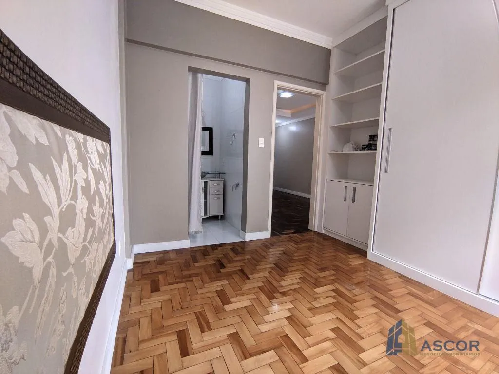 1-bedroom apartment with living room and air conditioning — photo 12