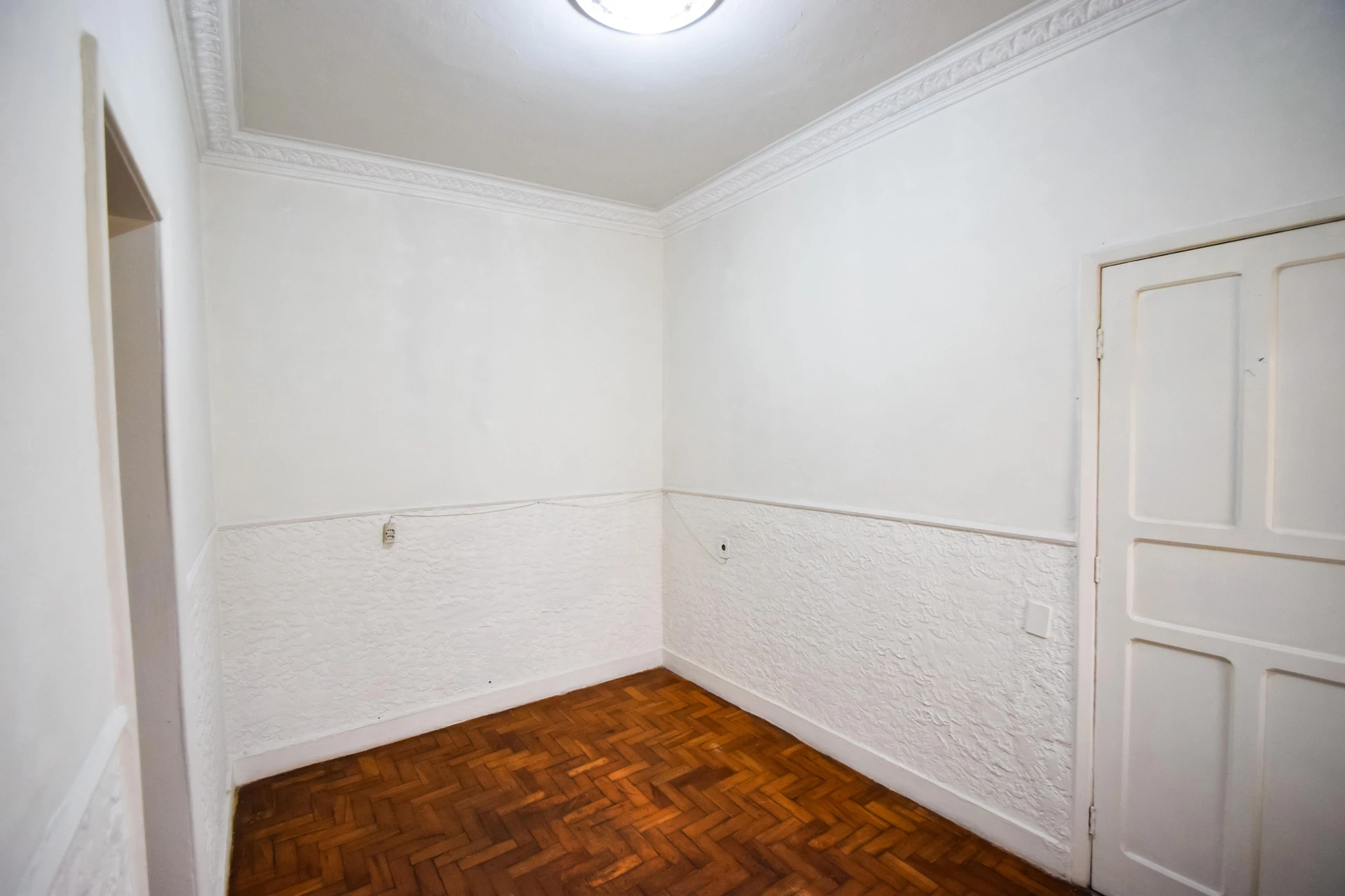 Apartment, 42 m², with wood or laminate floors — photo 11