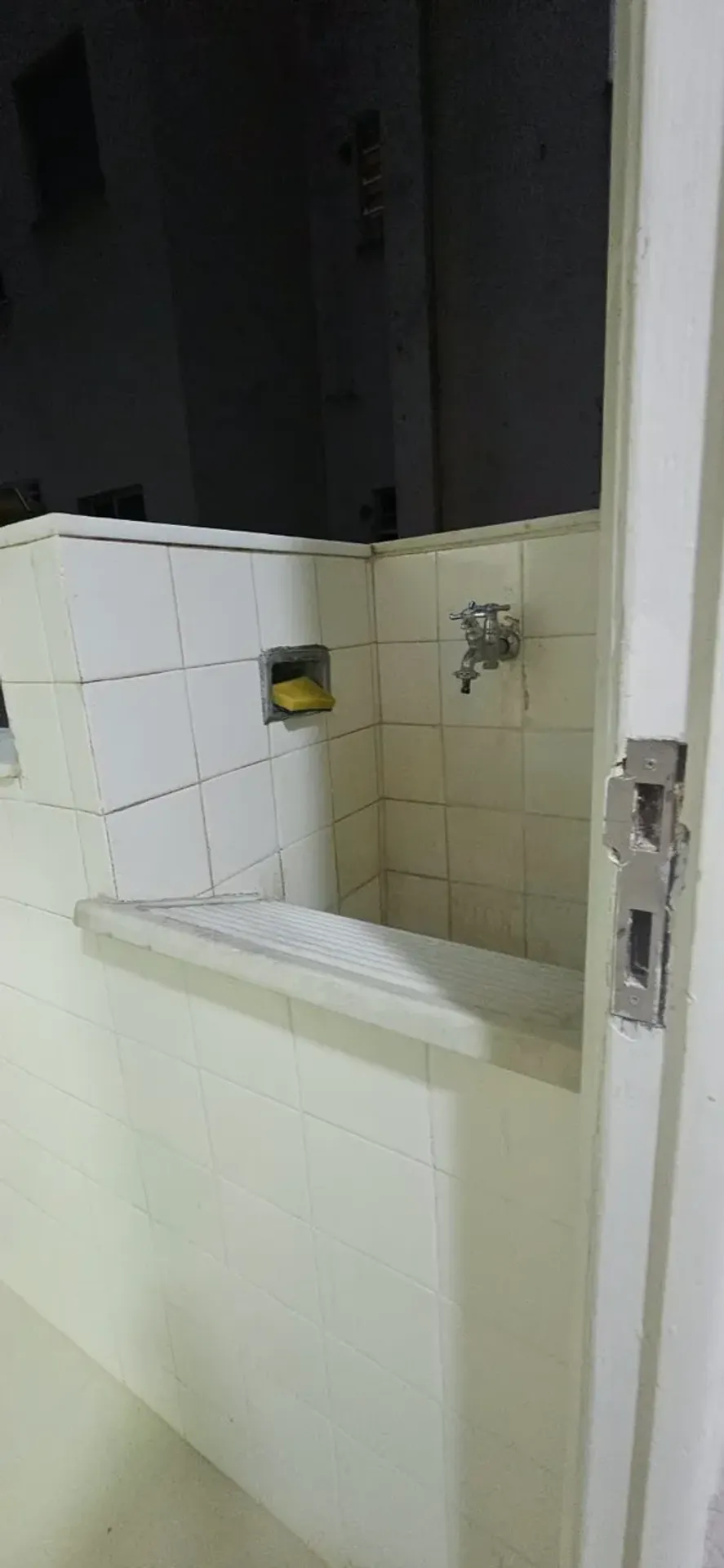 Apartamento de 2 quartos com piso de madeira ou laminado — photo 22