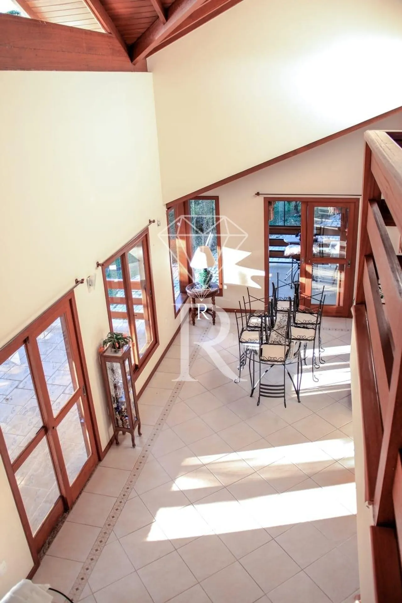 House with 2 en-suite bedrooms and 4 bathrooms by lagoon