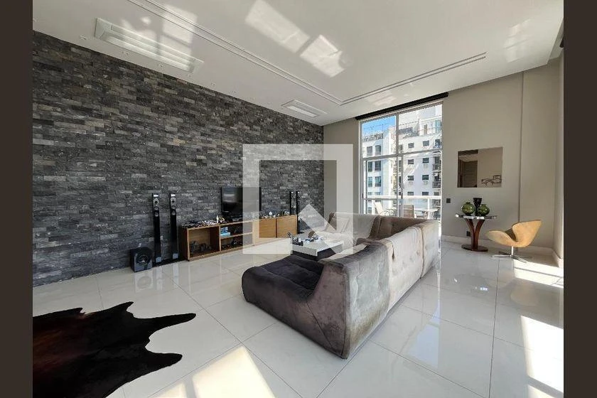 One-bedroom apartment with a mountain view — photo 17