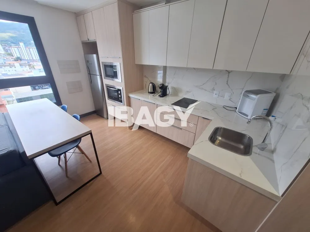 Furnished 1-bedroom apartment with parking space — photo 2