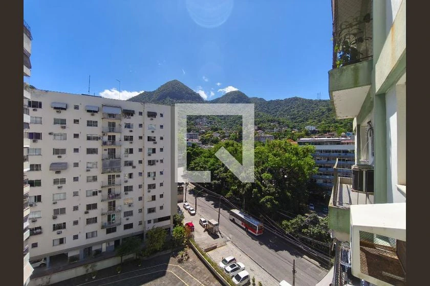 Mountain view in a 4-bedroom apartment, 159 m² — photo 14