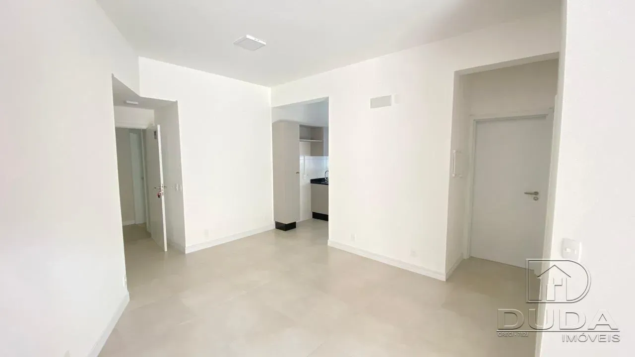 Balcony with a grill in a 2-bedroom apartment, 65 m² — photo 10